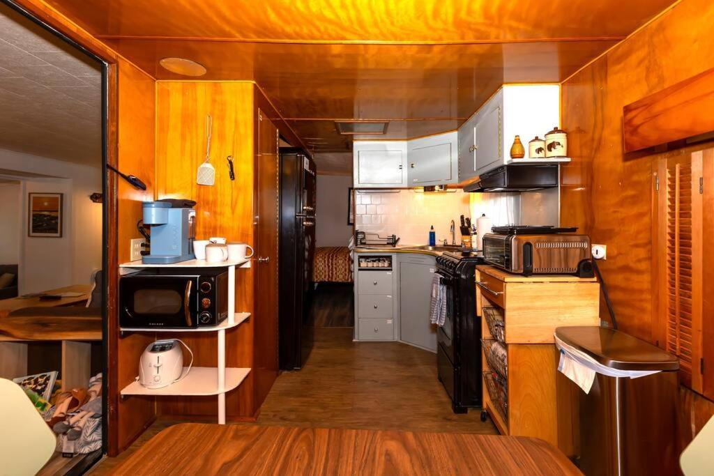 Funky Little Lakehouse - Private Dock And Sunset View Sunrise Beach 외부 사진